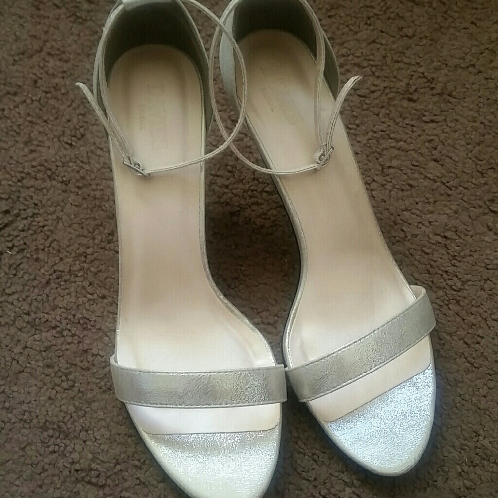 💕 DAVID BRIDAL sandals. Really pretty. SIZE 11